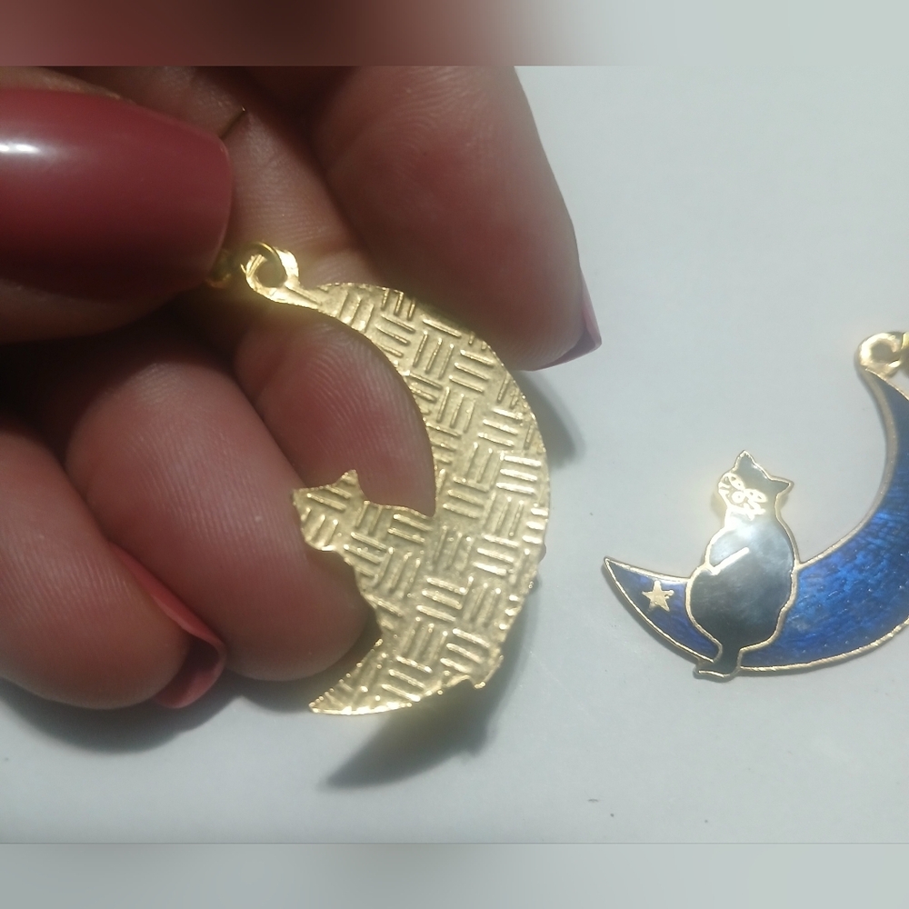 Cloisonne Cat Earrings - Picture 3 of 3